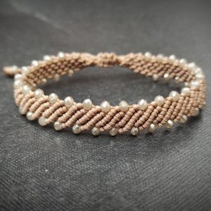 ΚΑΦΕ ΜΑΚΡΑΜΕ ΒΡΑΧΙΟΛΙ ΜΕ ΓΥΑΛΙΝΕΣ ΧΑΝΤΡΕΣ ΣΤΟ ΧΡΩΜΑ ΤΟΥ ΠΑΓΟΥ