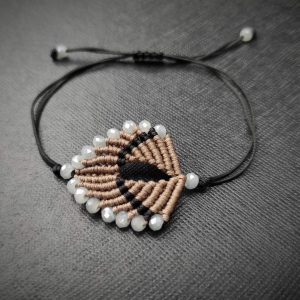 ΜΑΥΡΟ ΜΑΚΡΑΜΕ ΒΡΑΧΙΟΛΙ ΜΕ ΦΥΛΛΟ ΚΑΙ ΓΥΑΛΙΝΕΣ ΧΑΝΤΡΕΣ