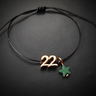 Lucky charm 22. Black bracelet with 22 steel element and green hematite star
Price: 4.20€
______________________________
Γούρι 22. Μαύρο βραχιόλι με χρυσό ατσάλινο στοιχείο 22 και πράσινο αστέρι αιματίτη
Τιμή: 4.20€
______________________________
#juliascollection #handmade #macrame #macramejewelry #22 #2022 #luckycharms #luckycharms22 #shop #shoponline #star