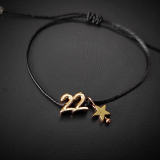 Lucky charm 22. Black bracelet with 22 steel element and gold hematite star
Price: 4.20€
______________________________
Γούρι 22. Μαύρο βραχιόλι με χρυσό ατσάλινο στοιχείο 22 και χρυσό αστέρι αιματίτη
Τιμή: 4.20€
______________________________
#juliascollection #handmade #macrame #macramejewelry #22 #2022 #luckycharms #luckycharms22 #shop #shoponline #star